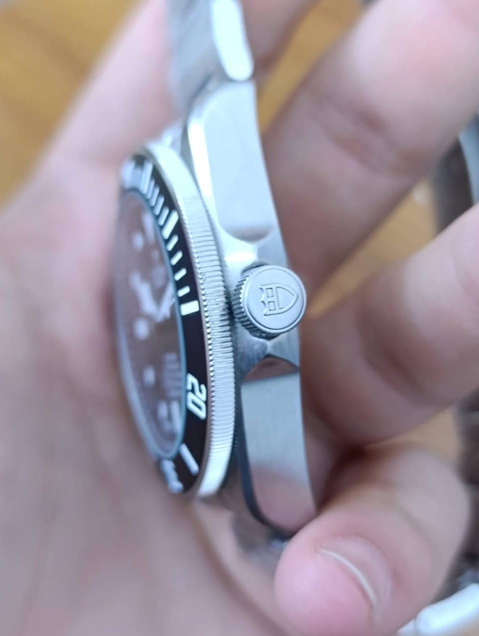 تيودور بيلاكوس
المواصفات-

1-الساعة تعمل بنضام الأوتوماتيك 
2-زجاج الساعة زفير مقاوم الخدوش
3-الرنك دوار و قفل السير فراشة
3-تكون الساعة مختمة بالكامل طبق الاصل
4-الارقام و العقارب جميعها لامينوس
5-تكون ضد الماء بعمق 500 متر


**إذا كنت صاحب هذا الإعلان وتريد حذفه لأي سبب، رجاءا أرسل رسالة إلى الدعم الفني**