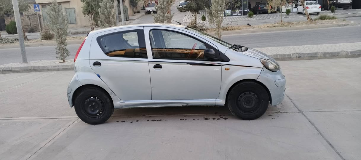 بەناوی خوای بەخشندە 
گێڕ عادی تەحویلی ئەسڵیەو ساحێبی کوردە تەحویل ئەکات 
جام کارەبا
بێ تەقەو ڕەقە دوو جوت تایەی تازەی لە ژێرایە پشتو پێشی تازه تون کراوەتەوە سەیارەکە ماڵی دۆسته هی مەعرەز نیه 
لە سلێمانیم
***********
20 گەڵاو مەعمەلەیەکی زۆر کەم السليمانية, العراق
