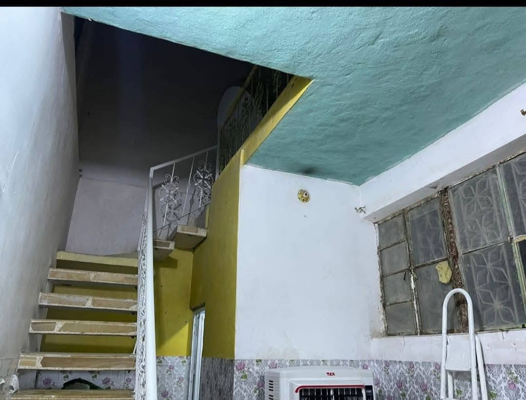 ٧٠م بناء طابوك  طابق واحد كونكريت مسلح غرفه نوم صاله مطبخ واستقبال وطارمه وصحيات ومنور .موقعه .بدايه المنطقه يبعد ١٥٠م عن شارع تجاري وخط باب الحسين كوسترات طابو زراعي سند ٢٥ إقرار محكمه من المالك مباشرة حي الأمين شارع خلف مجمع همسه مباشر ..شارع عرض ٤متر يطلع عل شارعين ..بدايه منطقه حي الأمين ١ خدمات مجاري متوفره سعر ٦٣ مليون تفاوض مع صاحب البيت مباشر للاستفسار مكتب الأوس للعقار ابو سجاد*********** ابو وائل ***********
