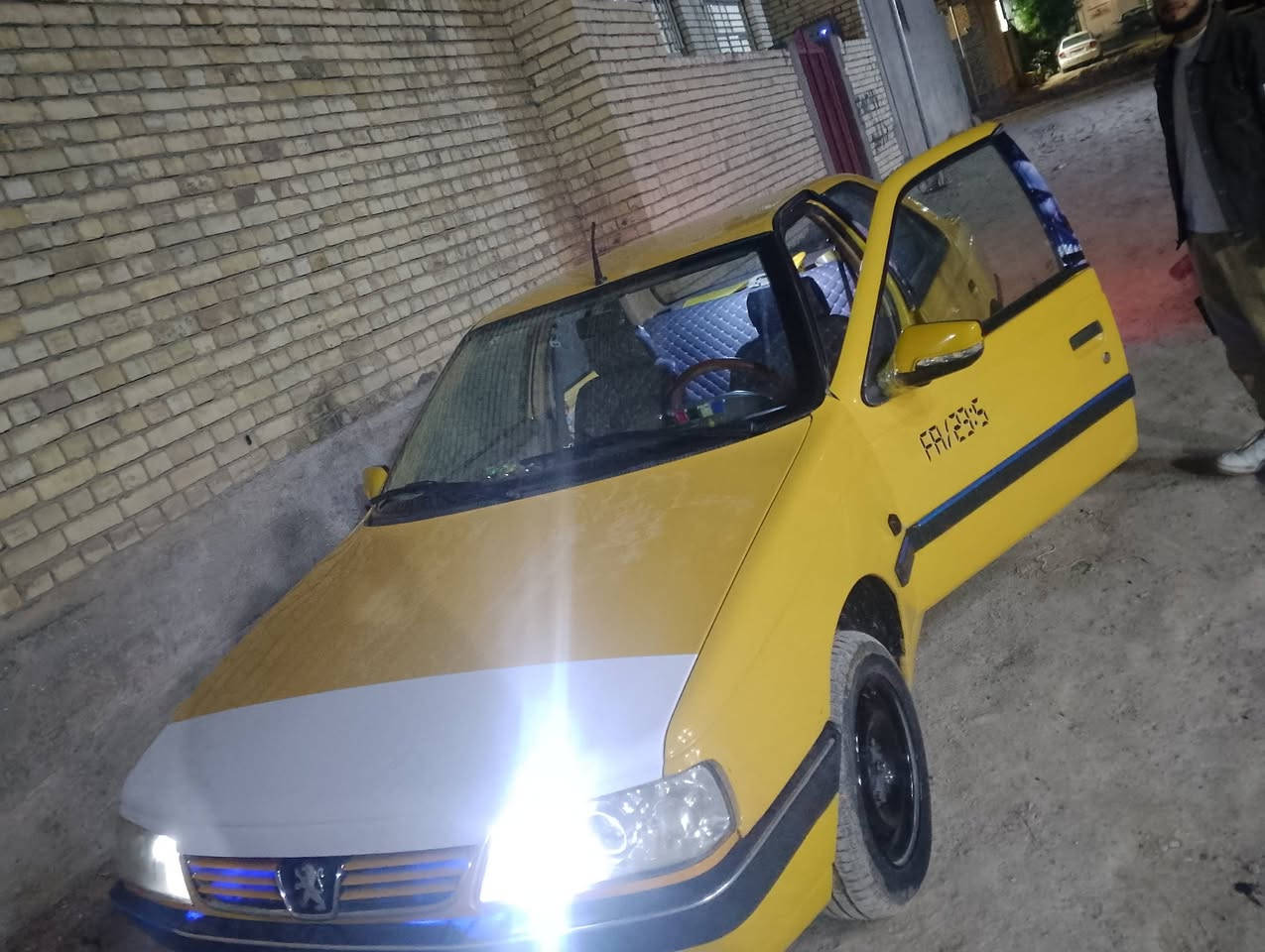 سلام عليكم سياره بيجو لميس موديل 16 مكفوله كفاله بس بيه طخطخات بصيطه المحرك شادينه جديد فرنسي وكير مكفول كفاله السعر 48 وبيه مجال للشراي 
***********
