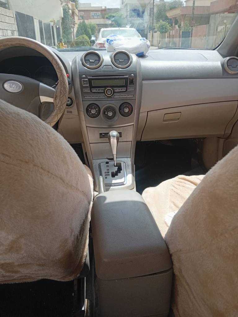 byd  2013 سە نە ویپلاستیک مەکینەو گیڕی کراوە بە سە نی زۆر پاکە سە یارە کە لیدراوی نییە فوول مواسە فاتەسڵایتە تە بریدە سە یارەیە کی بێ مە سرە فە سیعر 35 مە عامەلە ژ.م *********** هە ڵە بجە ی تازە السليمانية, العراق
