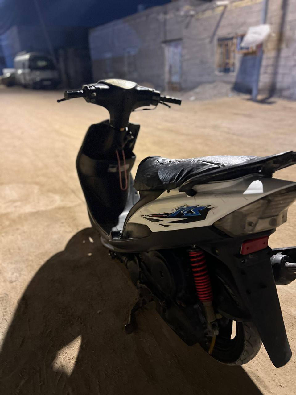 دراجة ماكس عدله للبيع الدراجة كاملة كلشي شغال سلف نكره  من الطول لطول اي نقص ما بيه دراجة حلوه مكينه ناعمه بيه شلعه تشك الكاع مكينه مفتوحه بلادية 49 بيه كزوز اف ام رياضي السعر 600وبيه مجال للشراي ***********
