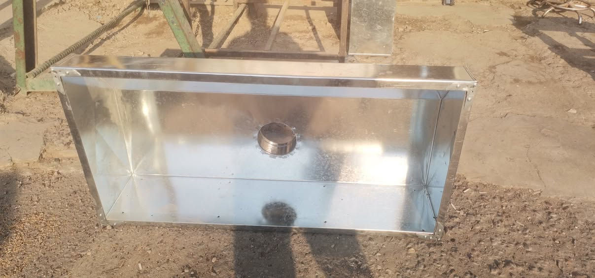 متوفر بوجه مطعم طول متر وعشرين عرض 60 سم بسعر مناسب *********** للحجز واتساب او مراسله الصفحه براغي مع جوي مع الواشرات موجوده ويه البوجه وبيه فتحه للصاروخيه قياس سته انج
