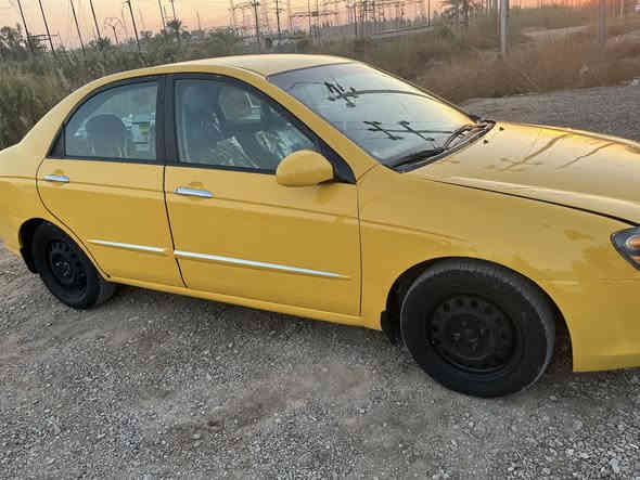 كيا سبكترا موديل 2009 
السعر 67 السياره بيها ضربه ومعمرها صفح السائق 
وشويه بصندوق  سياره ماتصرف عليها غير عده الكتف مال تبريد وقايش تبريد فقط العنوان بغداد زيونه الهاتف ***********
