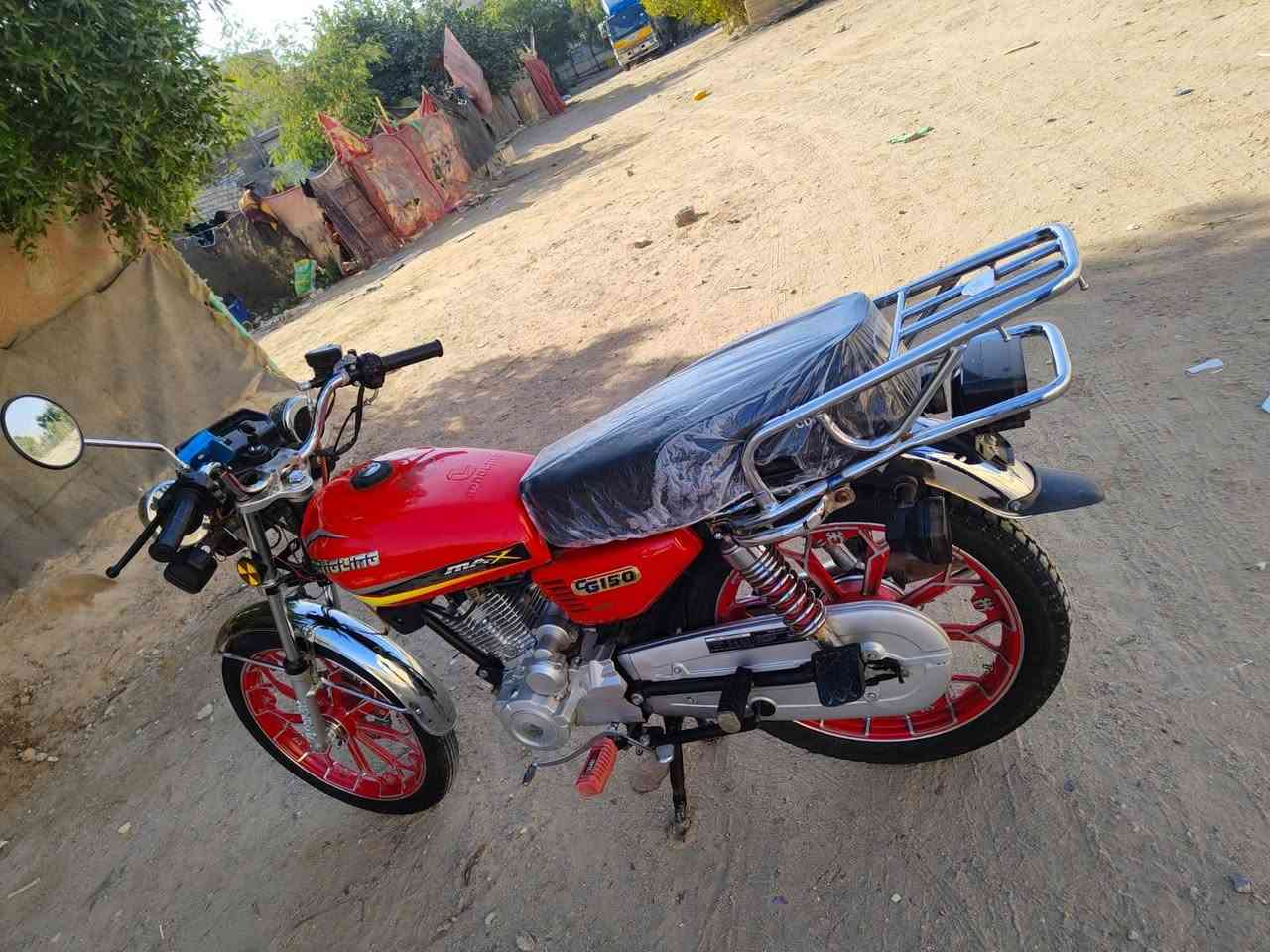 سلام عليكم سيفان البيع السعر 825 وبيه مجال رقم الهاتف ***********شاصي 18 وغراض 24 وراق اصولي مداور من العارضي بسمي العنوان النجف حي نداء عامود 22
