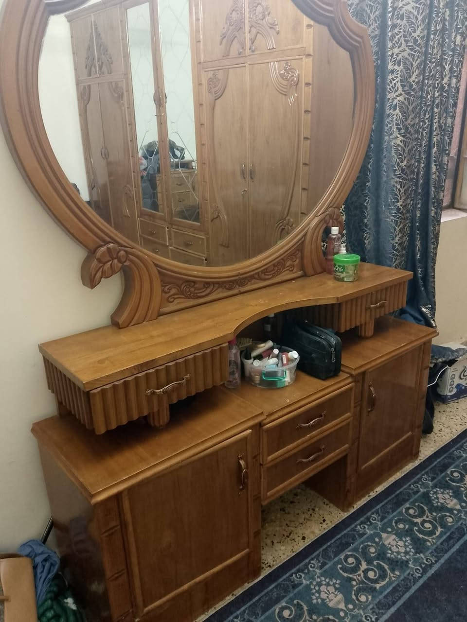 السلام عليكم عليكم غرفه مليون وبيه مجال بسيط بواحد ونص سوينها جديده صاج
ميز مكتبي ٧٥
طباخ ٥٠ وبي مجال جديد
تخم وصل ماته موجود واحد ونص. وبي مجال صار علينه أكثر ***********
مكان سيديه
