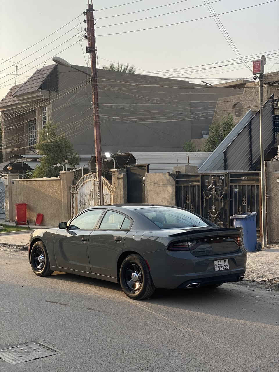 السلام عليكم بيع مستعجل جارجر موديل2019 اصل السياره جديده بمعنا الكلمه حادثها سرقه جاملغ واحد يعني السياره اخت الكلين وبيها بارد شي كلش بسيط السياره لون سمنتي موصفاتها معروفه باتري جديد والسياره زارعلها منضومه LEDجديده ومفوله وبعدها تحت الضمان يعني انسى تروح تزرع عدسات السياره نضيفه وبعدها بجياس الوكاله ويل بوليسي وتخم تاير مشلن اصلي السياره ما مشتغله بخط بس حطيت الويل علمود الطسات السياره بس محسن ما شايفه العادي ودهن كله اصلي  الله شاهد عليه مكاني بغداد السعر 220 وبيها مجال شي بسيط الرقم***********
