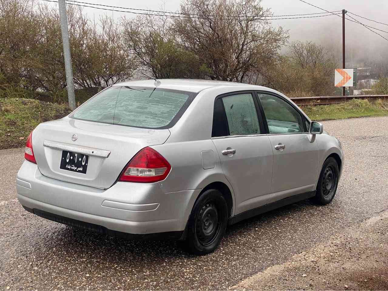 نیسان تیدا …ساخ…ساخ …دوبەیە
2011 se
مواصفات امریکی
اوتوماتیک
٤جام کارەبا
ای بی ئیس
٢ کونترول
شاشە ئایپاد
تحدید سرعە
بلاجکتور
تاقم پلاک و نۆزل و پاتری لۆکە 
سیرفس کراوە
گێڕ و مەکینە زۆر بەقوەت و بێعەیبە 
حیج بەنزین ناخوا مالی فەقیرە
کامل بۆیاخ لەسەر کاڵ بونەوە
پێشی لیدراوی هەیە شانصی پیوەی نیە
شوین - سلیمانی
*********** Singapore

