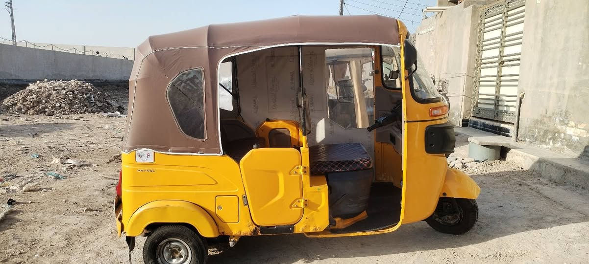 السلام عليكم تكتك 21شهر 12 للبيع مكفوله من الصبغ والمعجون التكتك خير من الله جاهزه من كلشي ربع مذب عليه كبل للشارع بيه بارد حك شبر ليوره موضح بلصوره التكتك بسمي تحويل ثاني يوم هزه جديده مكان بغداد الزعفرانيه ***********
