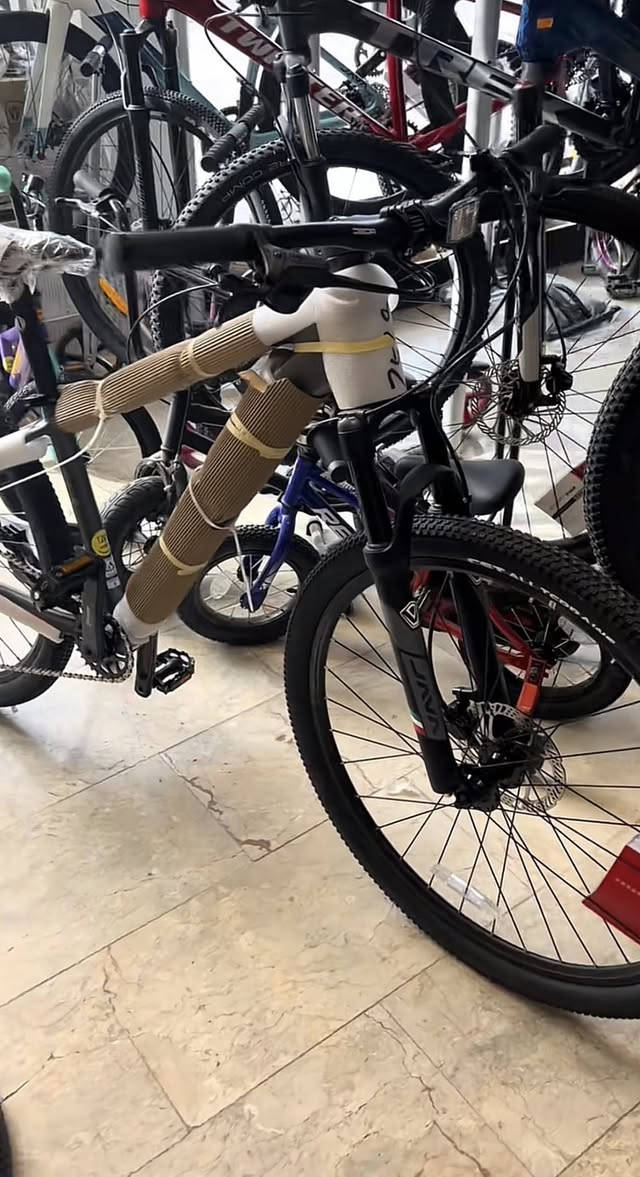 للبيع بايسكل جيفا زيتوني والله العظيم اشتريته ب٤٠٠ قبل شهر من معرض تيزاب أمريكي هسه اريده ٣٥٠ وبي مجال للاستفسار *********** في بغداد
