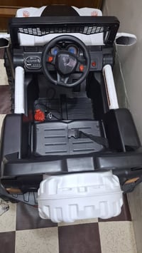 سيارة • تشتغل • على الشحن