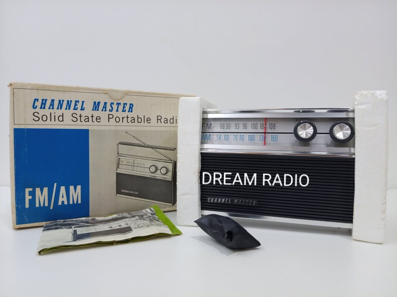 راديو CHANNEL MASTER
انتاج اليابان 1970 
غير مستخدم 
موجات الجهاز FM AM
للاستفسار مراسلة الصفحه


**إذا كنت صاحب هذا الإعلان وتريد حذفه لأي سبب، رجاءا أرسل رسالة إلى الدعم الفني**