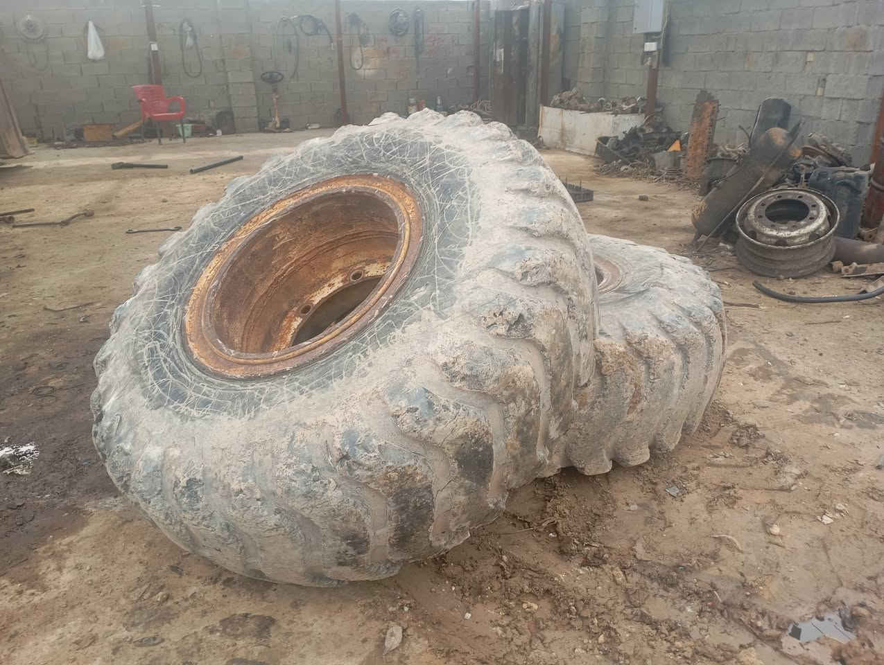 زوج تاير للبيع 80 ويل خفيف السعر مليون ***********
