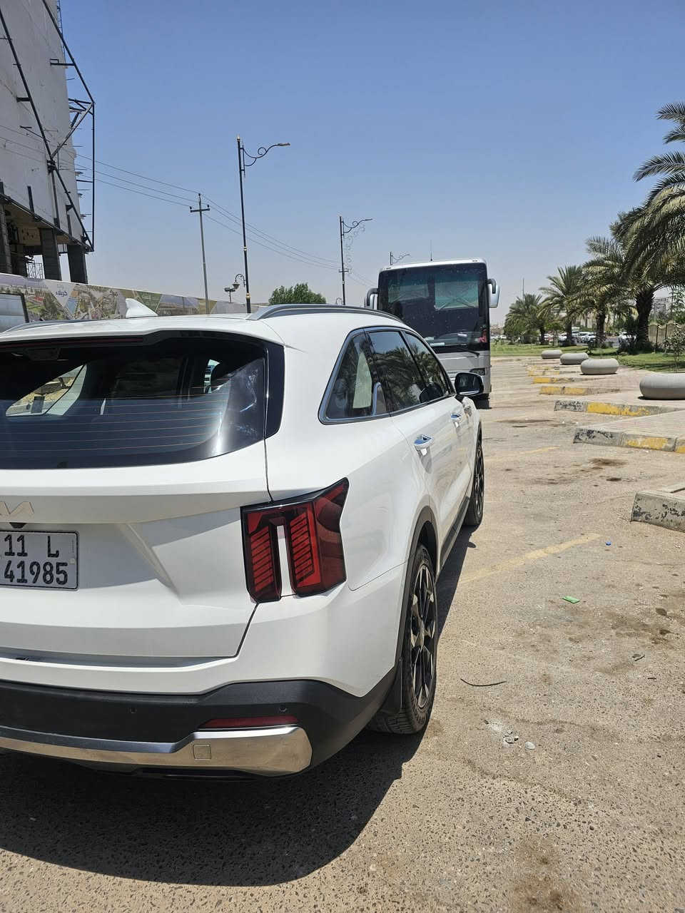 🚘 كيا سورينتو 6 سلندر – موديل2025 (خليجي)وكالة
كفالة عامة 
🔧 المحرك:
• 6 سلندر – 3500

🛣 ماشية:
.10800كم

🔑 التشغيل:
• بصمة تشغيل
• تشغيل عن بُعد

🪑 المقاعد:
• مقعد السائق والراكب كهربائي ⚡
• مقاعد جلد /مخمل
• ستائر جانبية للمقاعد الخلفية
. تحكم جانبي لمقعد الراكب

🛡 أنظمة الأمان:
• نظام كاميرات 📸 (2 كاميرات)
• رادار خلفي لتجنب الاصطدام عند الرجوع 🔙
• حساسات أمامية وخلفية
• مانع انزلاق
• مانع انحدار
• حساس تايرات

🚦 أنظمة القيادة:
• 4 أنظمة قيادة
• أوتو هولد
• هاند بريك بصمة

💡 الإضاءة والمظهر:
• أضواء ترحيب عند الاقتراب مع ترحيب داخلي ✨
• إضاءة LED أمامي وخلفي
• إنارة محيطية داخلية
• إشارات بالمرايا

📱 التقنيات:
• داتا شو 
• شاشة عدادات رقمية
• شاشة لمس متغيرة للتحكم بالميديا أو التبريد
• شحن لاسلكي للهواتف 🔋
• مرآة داخلية ذاتية التعتيم
• فول تحكم استيرن
• منافذ Type-C في الكشنات

❄ التكييف:
• تبريد 3 مناطق

📦 الصندوق:
• صندوق خلفي كهربائي

🛞 الإطارات:
• قياس 20 إنش

📍 المعلومات:
• رقم بغداد – تحويل ثاني يوم
• مكان السيارة: كربلاء 
• باسمـي شخصيًا
• البيع فقط
السعر  335 ورقة قابل للتفاوض 

📞 للاستفسار:
***********
***********

