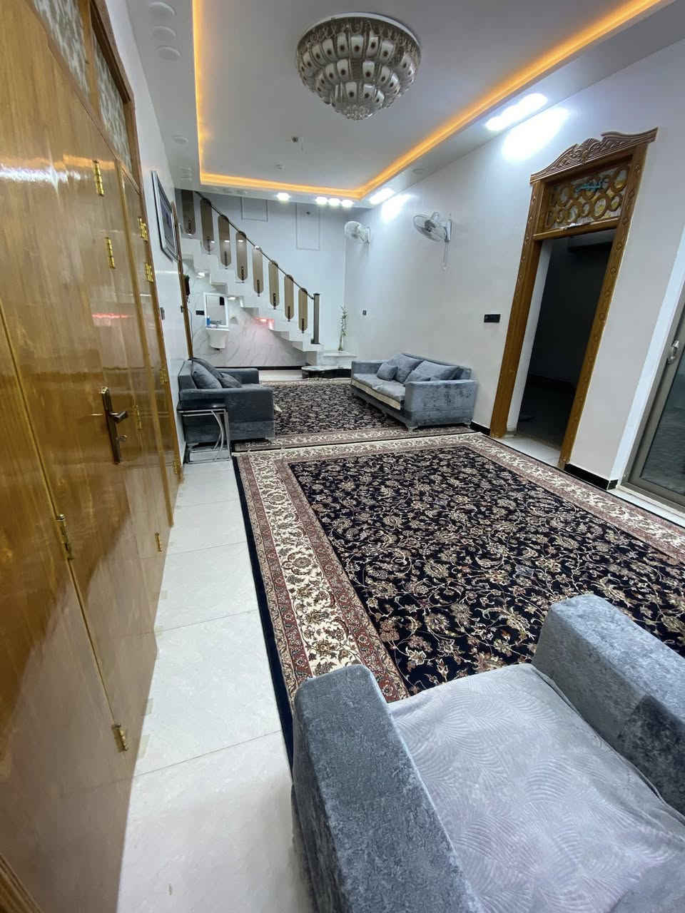 � بيت للبيع – منطقة النداء
📍 موقع مميز جداً

 • قريب شارع كربلاء
 • مقابل كريت مول
 • قريب شارع جامعة الكفيل
 • المنطقة قيد التطوير (تبليط ومجاري قريباً)

🔹 مساحة الأرض: 200 م²
🔹 عدد الغرف: 6 غرف
🔹 الاستقبال: 7×4
🔹 صالة رئيسية: 10×4
🔹 صالة إضافية: 4×2
🔹 غرفة ماستر: 7×6
🔹 غرفتين إضافيتين: 4×3
🔹 عدد الحمامات: 3
🔹 حديقة داخلية: 3×2.5
🔹 واجهة البيت: 10×20

✨ تصميم مريح ومساحة واسعة للعوائل
📞 للاستفسار والمشاهدة مراسلة خاص***********
