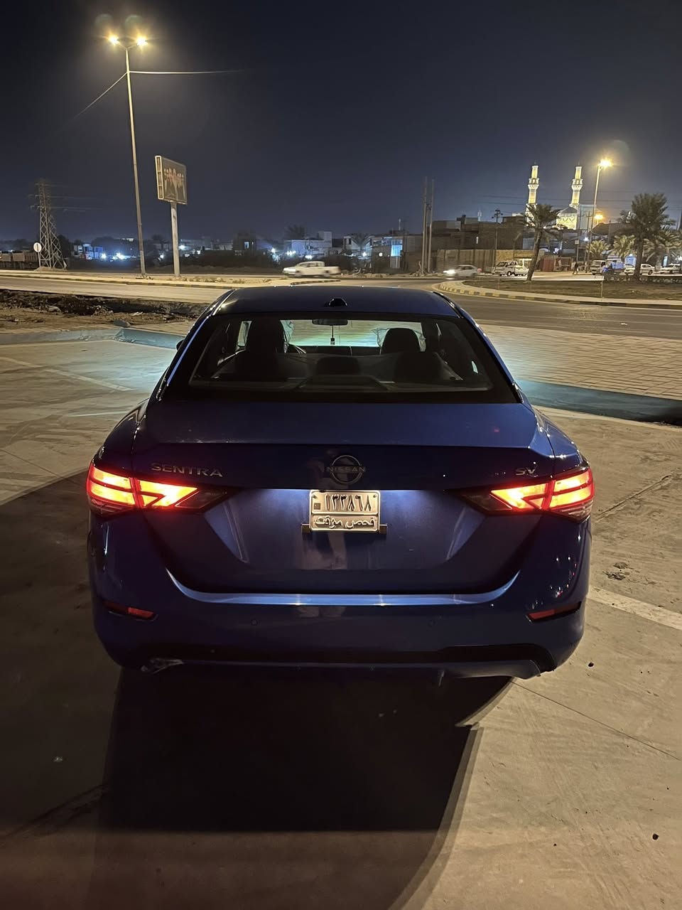 السلام عليكم ˛ يا الله
للبيع نيسان سنترا موديل 2024 وارد امريكي
العداد 50km بعدها زيرو السيارة 
رقم الشاصي 3N1AB8CV9RY298963

المواصفات: 
فئة SV لون ازرق جويتي المميز
بصمة تشغيل ،ودخول ذكي بصمة ابواب . 
رادار امامي وخلفي وجوانب. 
كاميرا خلفية دوار . 
حساسات. 
نقطة عمياء. 
مانع انزلاق. 
فول تحكم استيرن. 
نظام ECO. Sport. Normal
نظام توقف ذاتي . 
لايت led
شاشة تدعم carplay 
تحديد مسار
مثبت سرعة
محرك 2000cc
ومواصفات اخرى كثيرة. 

جميع إرباكات السيارة سليمة وبلادية. 
شاصي السيارة سليم 100%100 شرط الفحص. 

السيارة اني مستوردها ومصلحها بيدي تعتبر كلين تايتل فقط دعامية امامية شادلها بلادية مو تجاري

سيارة عَنْ تجربة شخصية بيها سلاسة بالقيادة وثبات بالشارع وصرفية بانزين ابدًا مابيها وبانزين عـاديّ بدون ﺎَيّ دوانز 

مبدل هايدروليك الكير ودهن المحرك من شركة امزويل وتايرات جدد

السيارة فحص مؤقت تترقم بغداد

للاستفسار عن السيارة الاتصال على الرقم او مراسلة عن طريق الواتساب 
***********
