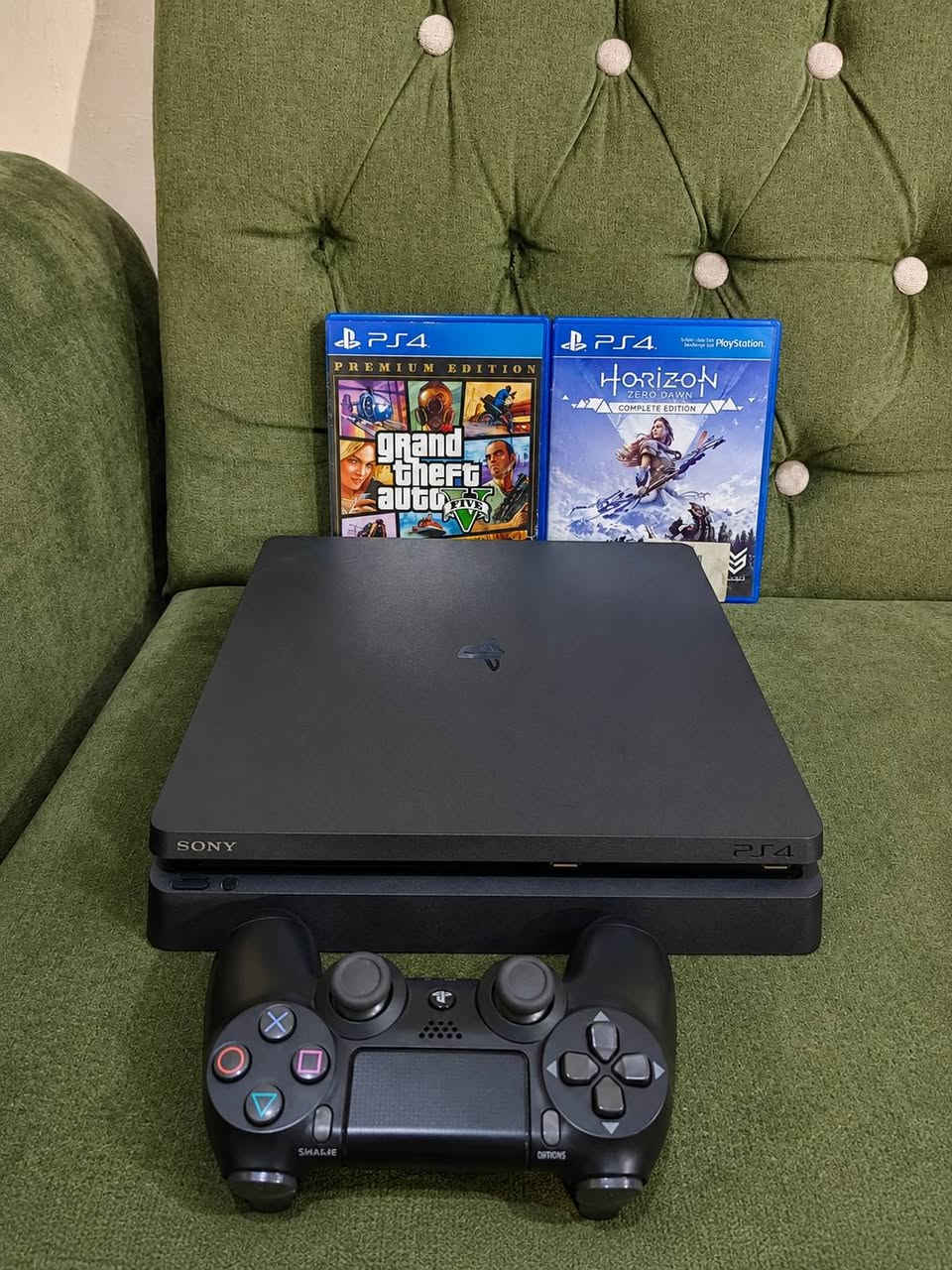 Ps4 سلم للبيع جهاز نضيف كلش نضافة 95% جهاز شرط الفحص لوك ستيكر يدة وجوستك يتضمن العاب مشتريهن بل حساب سعر 220 وبي مجال للطيبين التواصل خاص او واتساب ***********
