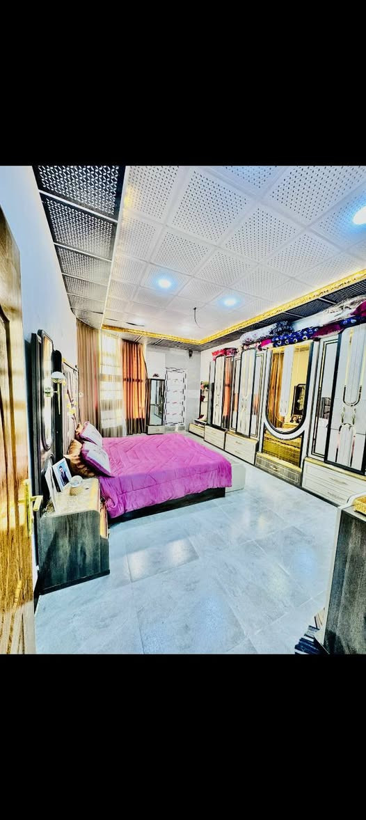 بيت طابو صرف المساحه ١٥٠ متر بمجمع بيتي مقابل مجمع الكرار طابقين ٤ غرف صالتين وستقبال ومطبخ ومنور  وصحيات السعر ١٥٠ بيه مجال للاستفسار ‏‪***********‬‏
