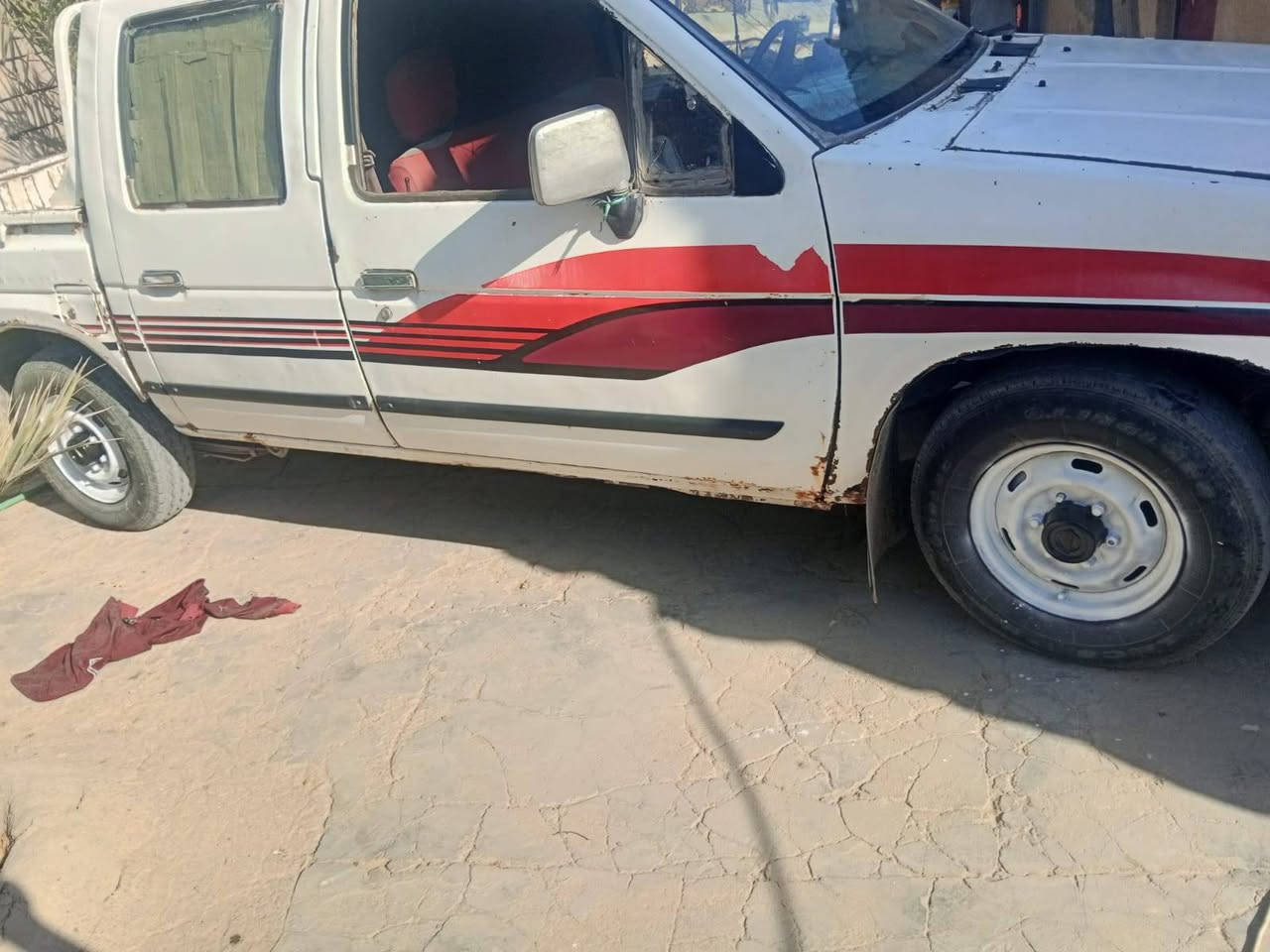 سلام عليكم نيسان موديل89لبيع سياره بيه تبخير قليل وبيه خياس بشاصي بصيط رقم ذيقار سنويه ل31رقم نكليزي وبسمنه سياره حلوه مال جناي السعر 35بيه مجال رقم صاحب السياره ***********الثير ***********
