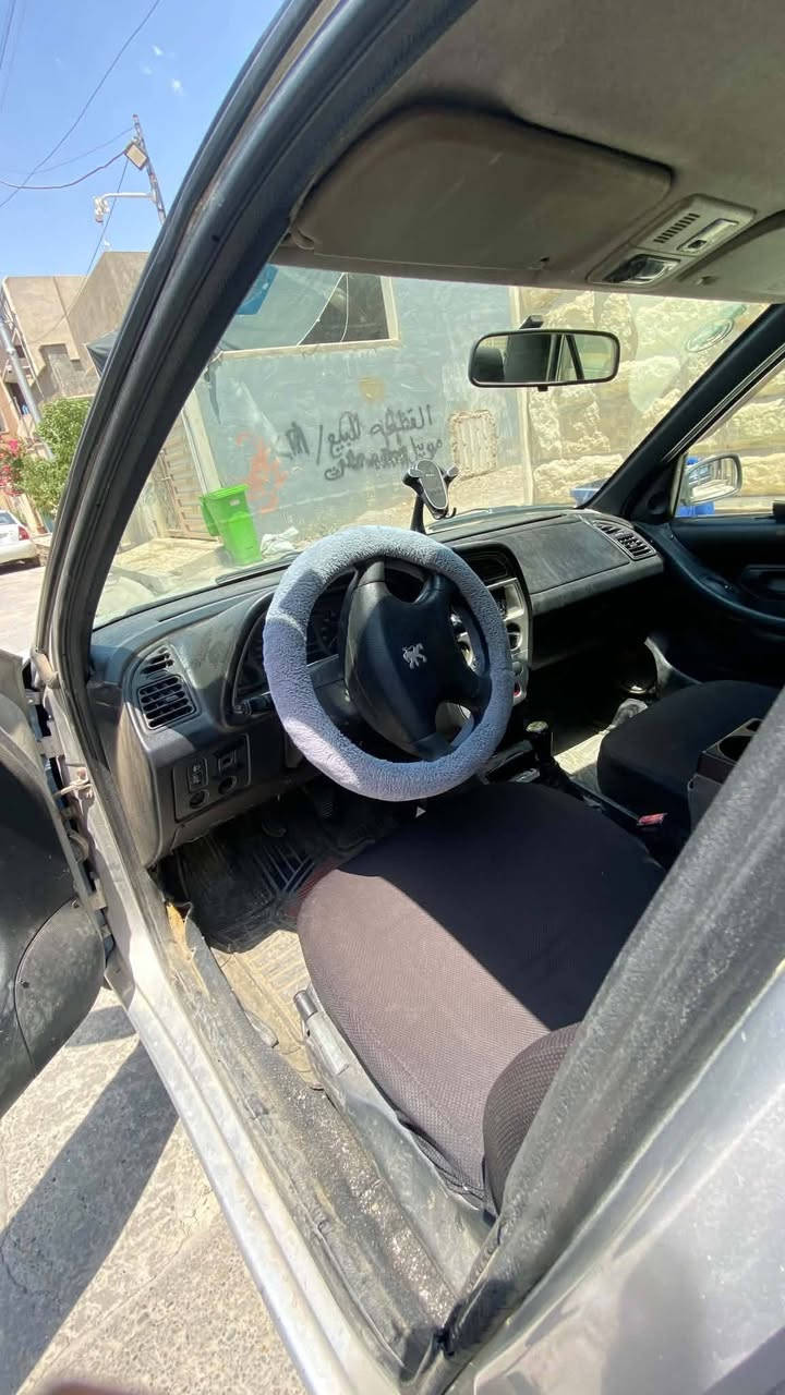 للبيع بيجو ٣٠٦ سيارة محرك جديد صدر جديد بدون صبغ باتري جديد شرط التحويل سيارة حلوة مامتعوبة ‏‪***********‬‏ السعر ٤٠ مكاني موصل
