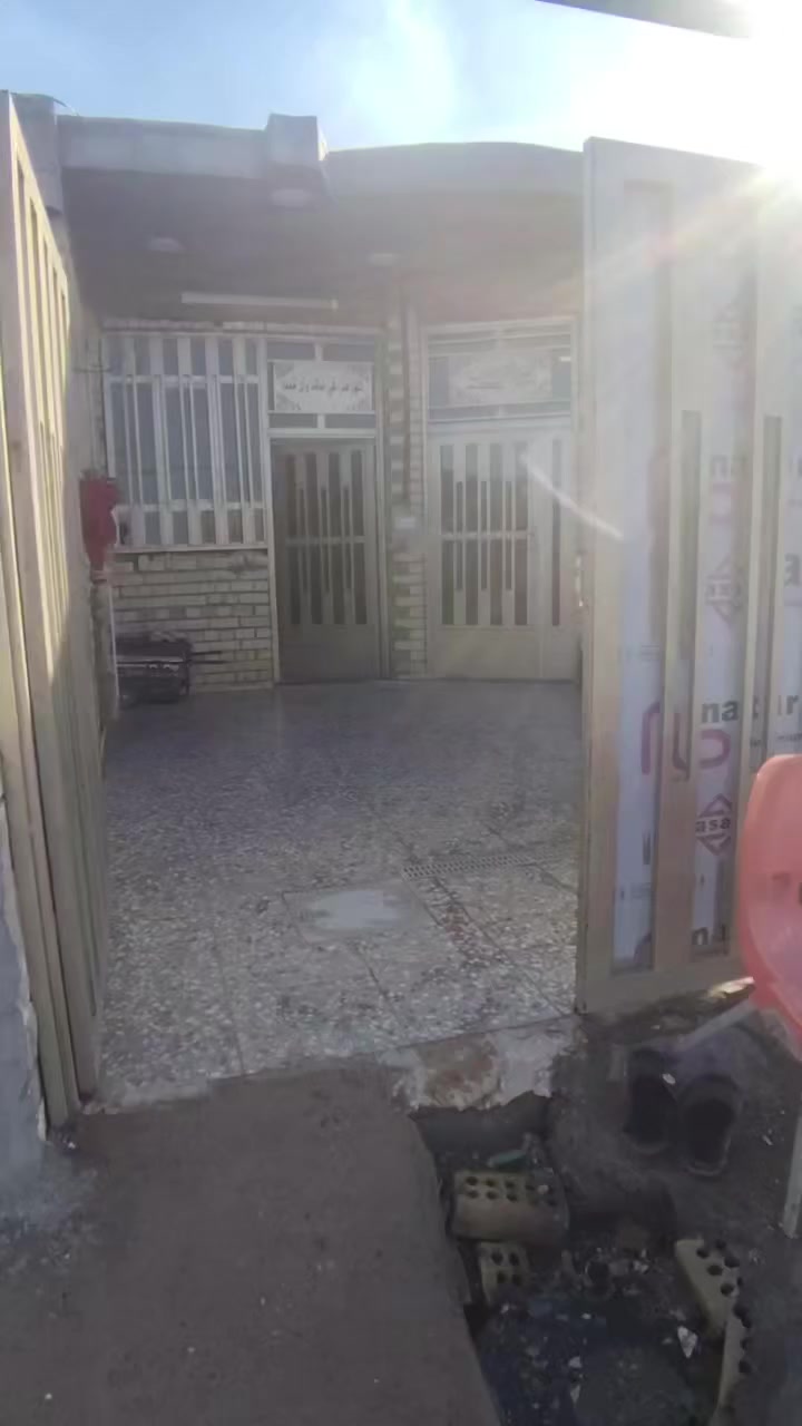 السلام عليكم بيت 120 متر للبيع بوب الشام بصف الهزه مال المرور بصف مجمع عوائل شهداء سرايا سلام زراعي سند 25 قرار محكمه المنطقه مخدومه ماء وكهرباء ومجاري وارصفه (الاستفسار) (***********)
