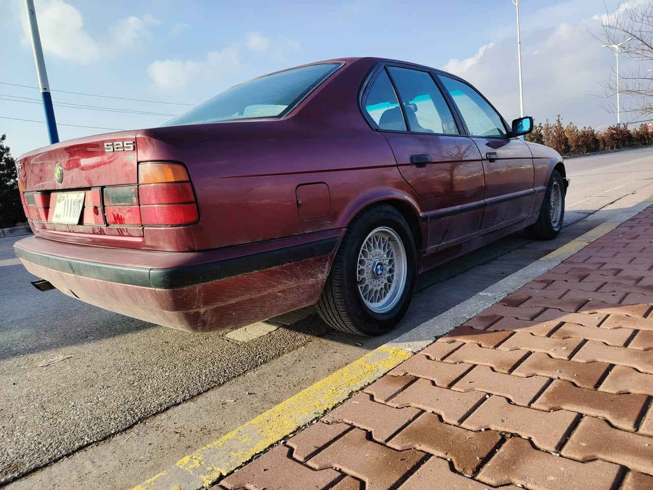 BMW E34    1993
بۆ فرۆشتن
:ئاڕمی پلاستیکی سلێمانی
:ئۆتۆماتیک
:ناو فۆڕمیگا
: ڕەنگ مارۆنی
:کوشن هیتەر 🔥
:گەرمی
: 4 تایەی لۆک
سەیارەکە هی مەعرەز نییە بێ تەقەو ڕەقەیە.  موشتەری تەلەفون بکە
(سلێمانی)
*********** السليمانية, العراق

