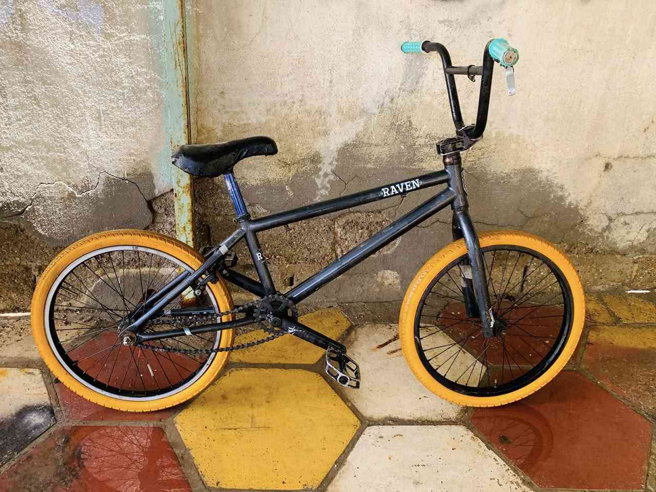 بايسكل للبيع bmx السعر 75وبي مجال المكان واسط نعمانيه ***********
