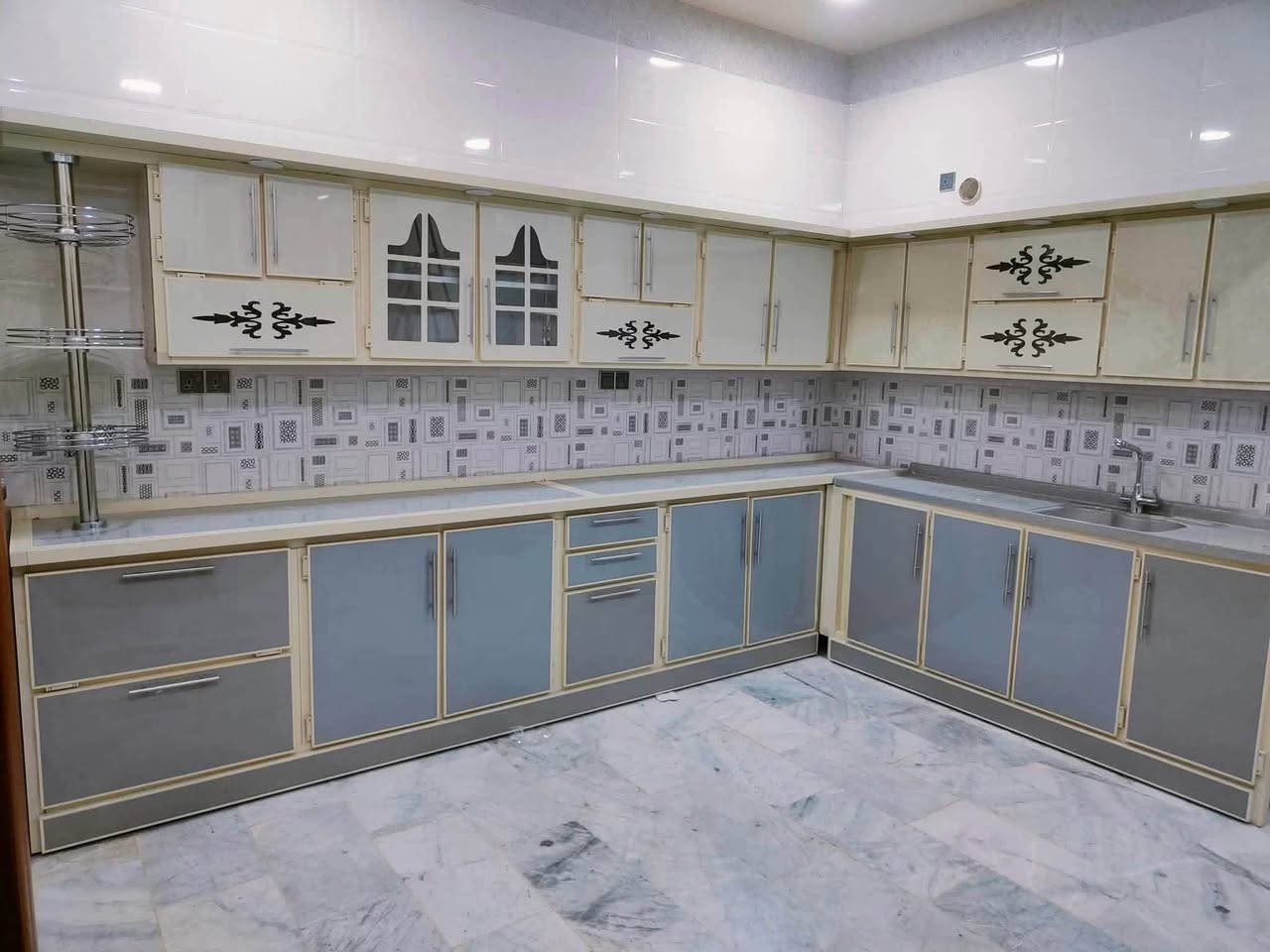 #تحديث #مطبخكِ يبدأ من هنا! 🏠💎 #كاونترات  بنقشات وألوان براقه وبأسعار تنافسية تناسب ميزانيتكم. متوفر موديلات وقياسات المنيوم وخشب MDfايضا ابواب تركيه 
موقع معمل كربلاء العطيشي ابو سليمان
***********
