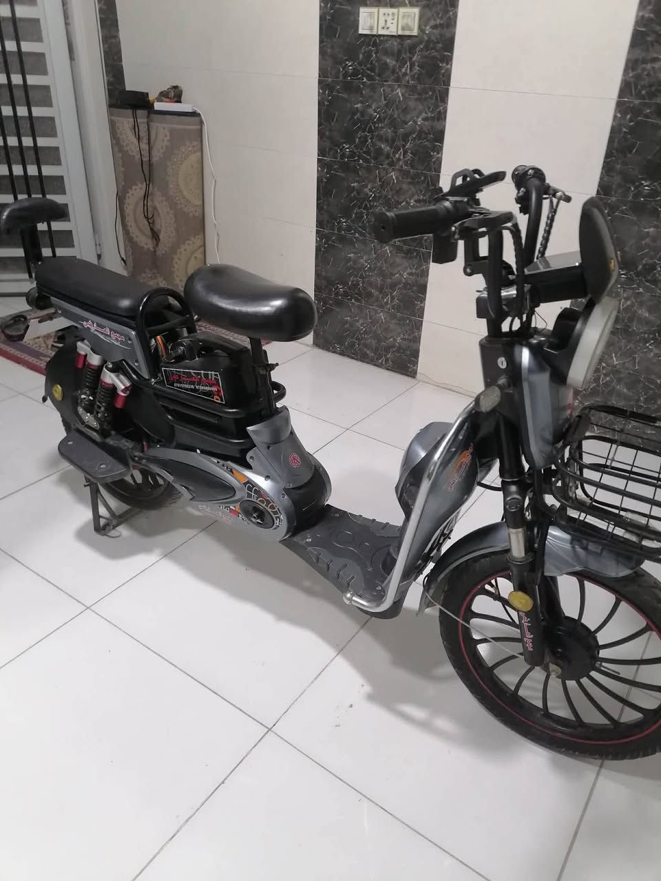 السَلآْم عَلْيُكّمٌ وٍرٍحَمُةّ الله وٍبُرٍكآتُهْ مرخصة صاحب الكروب
دراجه شحن للبيع نظيفة جدا جدا صار 10 ايام من مشتريهه رايدهه 350 وبيهه مجال بسيط للشراي مكاني نجف حي ميسان واذا اكو مراوس بدراجه نارية عادي حسب الاتفاق رقم المبايل ***********
