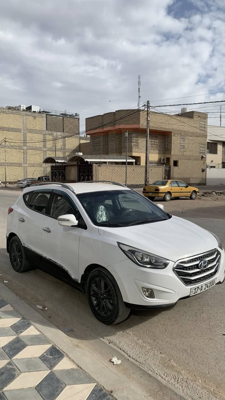 السلام عليكم ورحمة الله وبركاته
توسان موديل 2016 خليجي رقم مثنى الدولي (باسمي شخصياً ) (هزه ماساقطه وسنوية لل28 يعني تحول مباشر باسمك باي محافظة تعجبك ) 
مواصفات
حساس خلفي
تحكم ستيرن جهتين 
منظومة زنون هالوجين الاصلي 
تبريد قطعتين 

السياره بيهه صبغ بخشم البنيد بدون داخل وبيهه صبغ بقبق الجنطة جوه الرقم الباقي كفاله 
السياره جاهزه مكينه وكير وحدادية وتبريد (السعر 142) بي مجال قليل كلش 
مكاني النجف الاشرف 
***********
