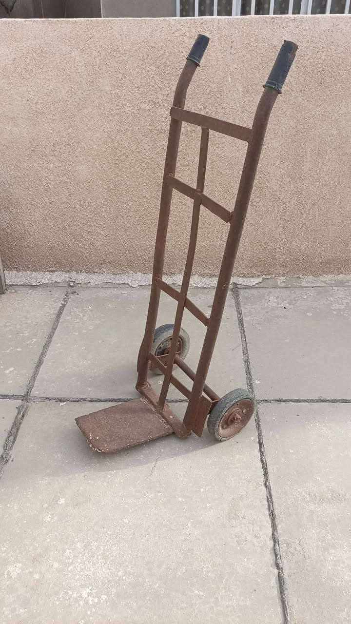 اغراض مال بيت كلمن وسعره المكان حي الجهاد الرفاق بغداد ***********
