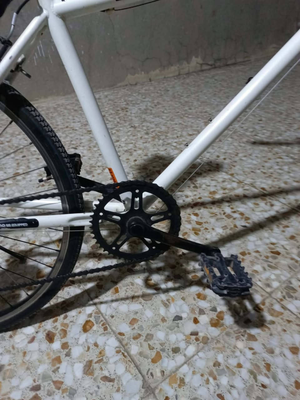 السلام عليكم بيسكل سي سبع مئة لون ابيض بعدة جديد بس متروك السعر ب60 وبي مجال قليل  العنوان بغداد العبيدي للمراسلة واتساب. *********** فقط عل واتساب
