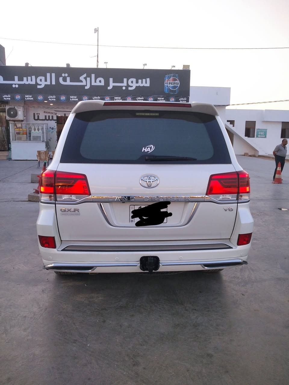 ملاحظه اني مكلف بلنشر السلام عليكم للبيع لاندكروز موديل 2017 ساز اصلي رقم بغداد  بسمي تحويل ثاني يوم  مكفول كفاله عامه من صبغ وتبديل وفتح 
فول مواصفات
بصمه تشغيل
بصمه ابواب
فتحه سلايت
كشنات جلد
كشنات كهرباء ثنين ثلاث حركات 
زراكات
مري شفط
مري قلاب
تحكمات ستيرن كامله
مثبت سرعه
شاشه ايباد 
سبعه راكب
ثلاث قطع تبريد
8ايرباك 
محرك v6 
حساس امامي
حساس خلفي
وباقي مواصفات ساز معروفة 
ماشيه 86الف 
السعر (430) 
اللا ستفسار اتصل على الرقم ***********
مكان السيارة بابل حله ملاحظه اني مكلف بلنشر
