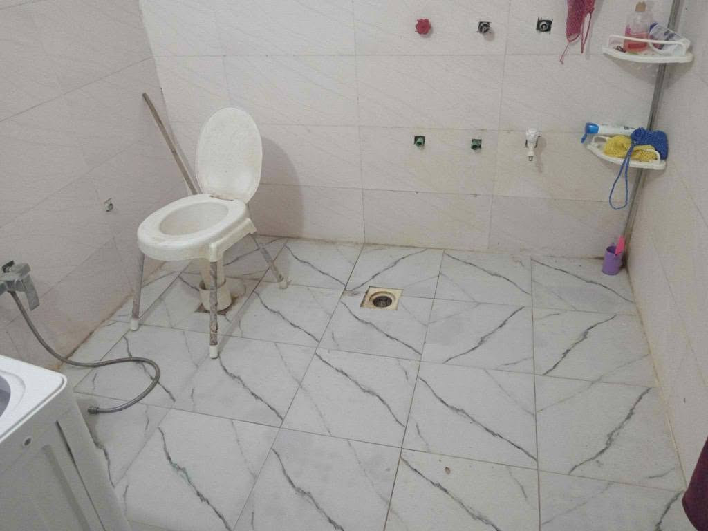بيت بالحكيم بالوائليه قرب المدرسه الجديده يبعد عن شارع الصب 50 متر شارع رئيسي مو فرع المساحه 210 بناء طابوك غرفتين وصالتين واستقبال ومطبخ صحيات داخليه وخارجيه البيت كامل سيراميك وبياض شغله كله درجه اولى نقصه فقط بيتونه وستاره السعر 55 قابل للتفاوض للاستفسار الاتصال على الرقم
***********
