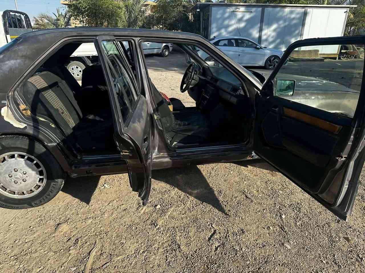 مارسيدس موديل 92رقم جديد سايره مكفوله حداديه توني مسويه قواعد بلااد
كير مكينه مال راس الثور مكفولات سياره حلوه مال جناي السعر 30 وبيه مجال الشراي ***********
