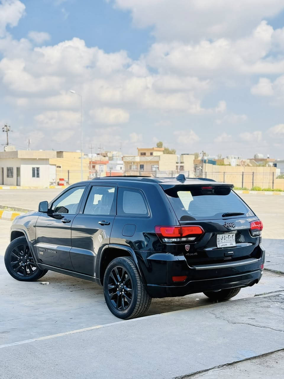 🖤 JEEP SEVENTY FIVE 2016 للبيع
▪️ الموديل: 2016
▪️ الممشى: 90 ألف

🔹 حادث أمريكا: شبر بالجاملغ الأمامي
🔹 الدواخل، الشواصي، واللغود كلها سليمة

المواصفات:
▪️ محرك 3600
▪️ سلايد روف
▪️ بصمة تشغيل + بصمة أبواب
▪️ تشغيل عن بعد
▪️ مقاعد جلد
▪️ كراسي اثنين كهرباء
▪️ تدفئة للمقاعد الأمامية
▪️ مقعد السائق ميموري
▪️ باب جنطة كهربائي
▪️ شاشة كبيرة مع كاميرا خلفية
▪️ حساسات خلفية
▪️ إشارات بالمرايا
▪️ تحكم بالستيرن
▪️خيط احمر
▪️ منظومة زينون عالي وناصي

السياره جاهزة بدون أي نواقص

📍 العنوان: بغداد – الدورة
💰 السعر: 182 ورقة ومجال بسيط
📞 الهاتف :- ***********
