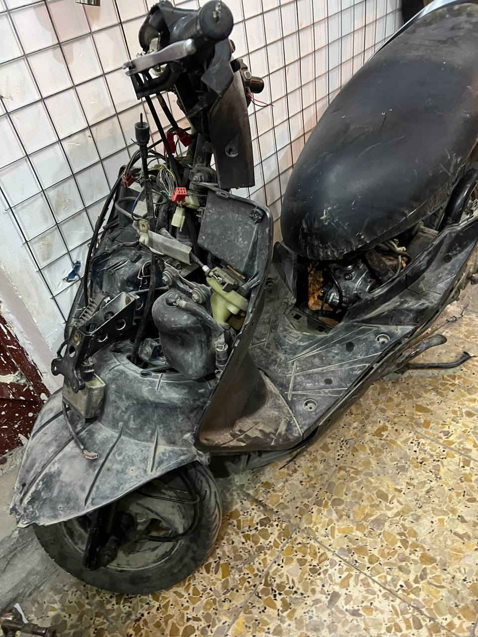 ثعلب للبيع  عله هاي الحطه شغاله هندر واحد ابيعه كوم حديد سعره ١٥٠ قفل شوته مالته موجوده نسيت طكله صوره مكاني بغداد الحريه رقمي *********** شراي اتصل
