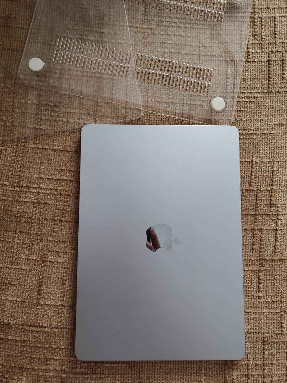 للبيع ماك بوك إير 13 إنج - 2025 بحالة ممتازة جداً MacBook air 13
🔹 الاسم بالعربي: ماك بوك إير
🔹 الاسم بالإنكليزي: MacBook Air 13" 2025
🔹 معالج Apple M4
🔹 ذاكرة RAM سعة 16GB
🔹 تخزين SSD سعة 256GB
🔹 اللون البحري (Midnight)
🔹 صحة البطارية 100%
🔹 عدد دورات الشحن 107 فقط
🔹 الجهاز نظيف جداً وحالته ممتازة وخالٍ من المشاكل أو الأعطال
🔹 الكارتون كامل مع الشاحن الأصلي وجميع الملحقات
🔹 الضمان ساري المفعول ويتبقى على انتهائه شهر واحد فقط

🎁 الملحقات المرفقة: ✅ كفر حماية للجهاز
✅ ماوس بلوتوث
✅ محول (Adapter) USB-C
✅ الشاحن الأصلي والكارتون الكامل

💰 السعر المطلوب: 1,320,000 دينار عراقي
📍 الموقع: الموصل

📞 للتواصل: ☎️ مكالمة: ***********
💬 واتساب: ***********

الجهاز بحالة ممتازة وجاهز للاستخدام مباشرة، والمعاينة متاحة للجادين بالشراء.

