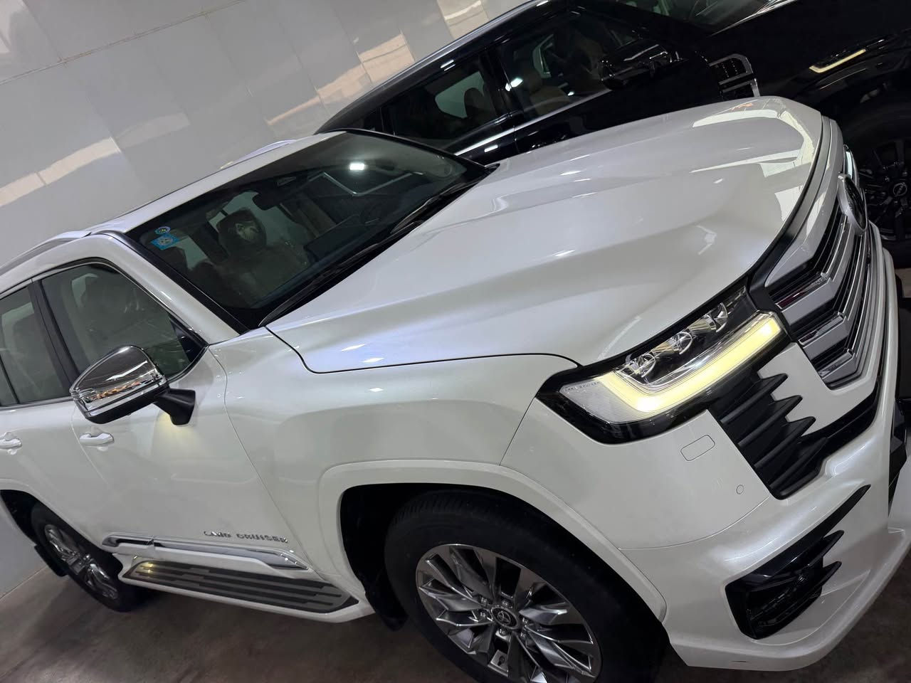 السلام عليكم 
للبيع لاندكروز موديل ٢٠٢٥ بريميه VX  لمتد ماشيه ٩ فول مواصفات رادار  امامي وابواب شفط وكرسي ذاكره وكراسي خلفيه كهرباء ٤ كامرات حار بارد كشن وباقي المواصفات المعروفه بل VX السياره كفاله عامه رقم بغداد ومكان السياره بغداد الكرخ معارض البياع معرض الماسه 

للاستفسار *********** الحويقة, كركوك
