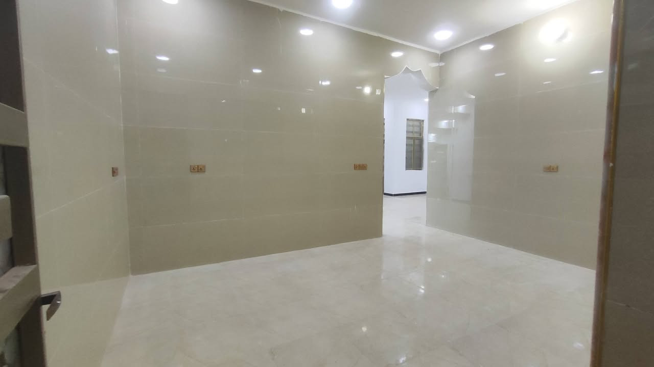 دار للبيع المساحه 200 متر بناء درجه اولى وحديث حي نهاوند 
الاولى على شارع 15 رقم الهاتف ***********
