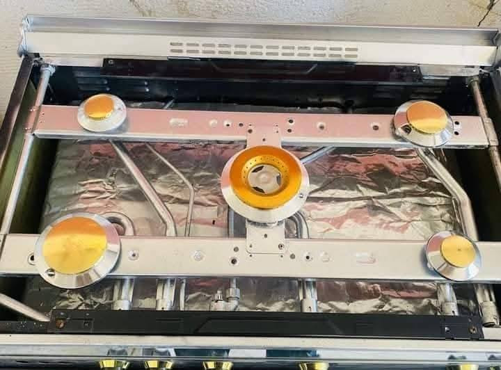 سلام عليكم صيانة ابوعلي تقدم الكم تصليح وتنضيف وبوليش وتبديل قطع قيار جميع أنواه الطباخات الغازية شغلنا موقعي في المنزل نجيكم (24ساعة متواجدين) اتصل وتدلل واتساب فقط (***********)
