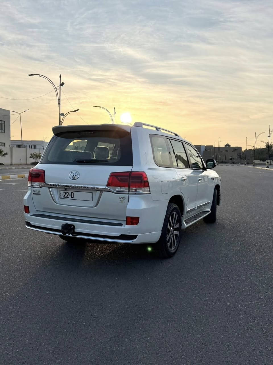 السلام عليكم للبيع لاندكروز موديل 2019ساز باب اول رقم اربيل بسمي  تحويل ثاني يوم  مكفول كفالة عامه من كلشي حته الدعاميات كفاله 
محرك سيارة 4000. V6
فول موصفات 1/1
دشبول ليزري
بصمه تشغيل 
بصمه أبواب لمس 
تشغيل عن بعد 
فتحه سلايت
كشنات ثنين كهرباء 
كشنات جلد  
زراكات 
مري شفط 
شاشات خلفيه   
سبعه راكب 
ثلاث قطع تبريد 
حساس امامي 
حساس خلفي 
وباقي موصفات المعروفه 
السياره جديده حته اسبيرها منازل وتخم تاير جديد 
ماشيه 113 الف حقيقي 
السعر :اتصل
الاستفسار اتصل على الرقم 
***********
مكان السيارة الأنبار رمادي
