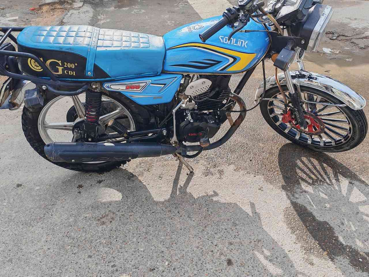 🚨 للبيع – دراجة سونك موديل 2025 🚨
🔥 دراجة نظيفة وجديدة تقريباً
✔️ محرك سعة 200
✔️ ما بيها أي نقص مهم
✔️ بعدها ما مرقمة
🔧 الملاحظات:
بيها نقص ستان الصفح
البريك الأمامي يحتاج تبديل
قمجي مال السرعة يحتاج تبديل
💰 السعر: 650 (وقابل للنقاش للجادين فقط)
📍 الموقع: الدورة – شارع ستين
📞 للتواصل: *********** (اتصال + واتساب)
