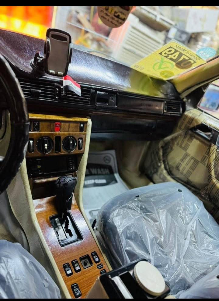 السلام عليكم
مارسدس دب موديل 87  مكينه بطه 2500 مصبوغه عام جماليه دواخل جدد قواعد سليمه رقم بغداد انكليزي سنويه لغايه 2029 سياره جاهزه ونضيفه كلش / السعر 60 $  وبيهه مجال العنوان واسط كوت ***********
