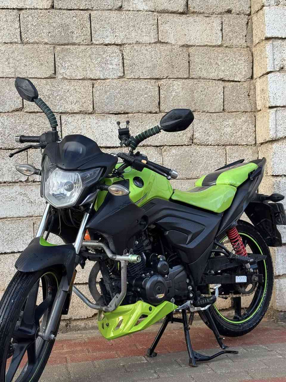 هاوجي للبيع موديل ٢١ مابي اي نقص محرك زلال ما مفتوح ابد ولا ممدوده علي صبانه دراجه حلوه 
مسجله وكامله(سنويه  ولوحات انكليزي) تحويل ثاني يوم وشوكت متريد مستعجل ع بيع 
سعر ١٧ ونص وبي مجال بسيط 
للاستفسار *********** مكاني الرمادي الورار
