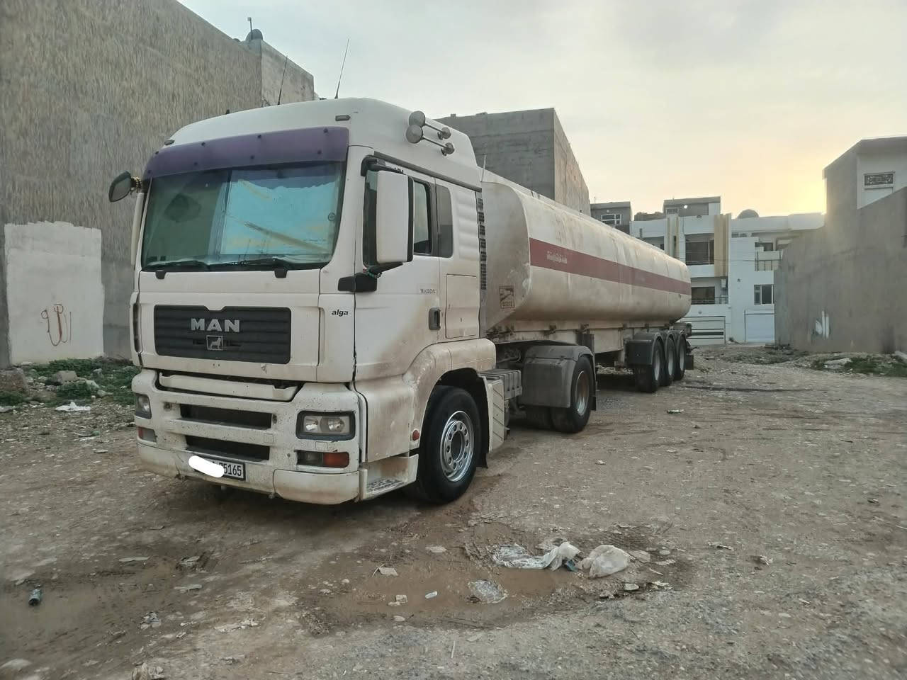 سلام عليكم سيارة مان تيكه لبيع حجم 410مكينه كير مكفول اؤتماتيك تخم تاير سيارة جاهزه كبل الشغل مربوطه عليه تانكي تك تاير مكان كلار اخوان اني مكلف بل نشر ***********
