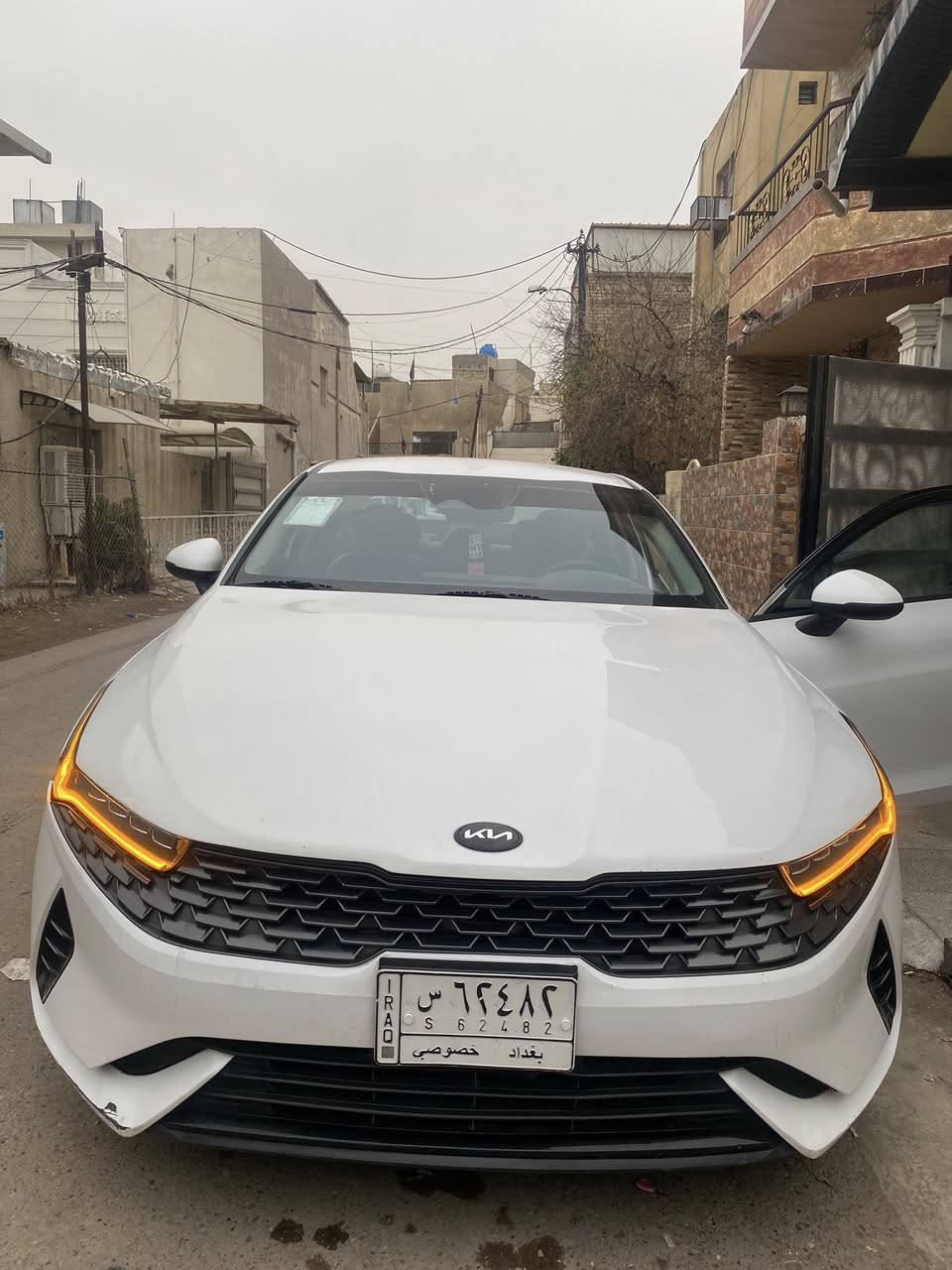 السلام عليكم 
كي فايف مديل 21 ماشيه 60 معوقين بعد سنه ونص وتصير حره وكاله عامه مطلقه وتحويل مضمون 100% 
السياره بدون ايرباك 
عنواني بغداد الطوبجي 
السعر 140
***********
