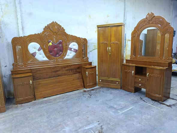 غرفة نوم عراقي شغل وسط سعرها بس 700مع شد ونقل واتساب راسلونة وتدللون ***********
