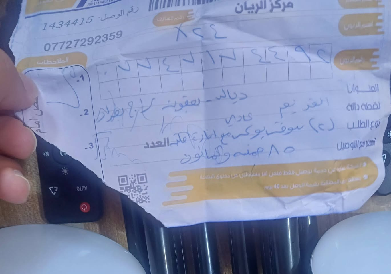 سوفت بوكس (أضاءة تصوير) عدد 2 ، إرتفاع الاستاند مترين و15 سانتي .والإضاءة تحتوي على ثلاثة ألوان (ابيض، ثلجي، اصفر) وبقوة 85 فولط 
سعر القطعتين ب50 الف / قبل شهر اشتريتهن ب 85 الف والوصل موجود أمامكم _ للتواصل مراسلة الحساب على الواتساب
 على الرقم التالي : ***********
