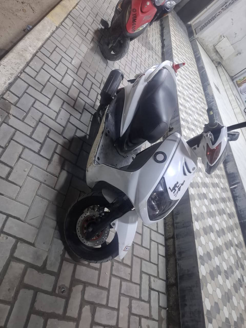 سكنس نثية دراجة رمبة صارلهة ٣ اشهر نازلة بس كفرات ٧٠ بل ١٠٠ نضافتهن محرك مكفول
سعر ٨٠٠ 
عنوان ديالى بعقوبة التحرير 
رقم ***********
ملاحضة كلجات فقط يرادلهة
